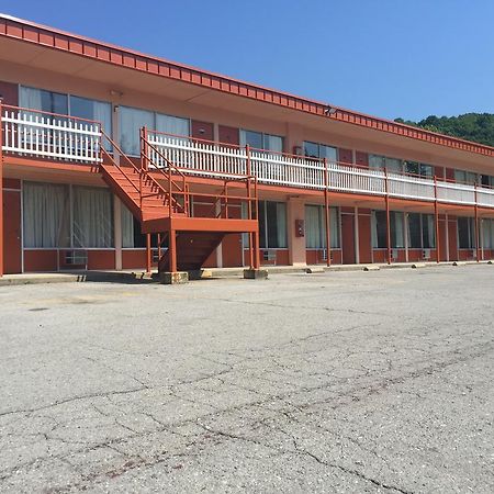Daniel Boone Motor Inn Pikeville Exteriör bild
